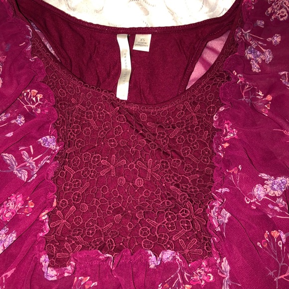 Lauren Conrad sheer overlay floral top size XS - Picture 2 of 5